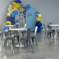 Cocktail white Metal table and 4 Metal chairs 